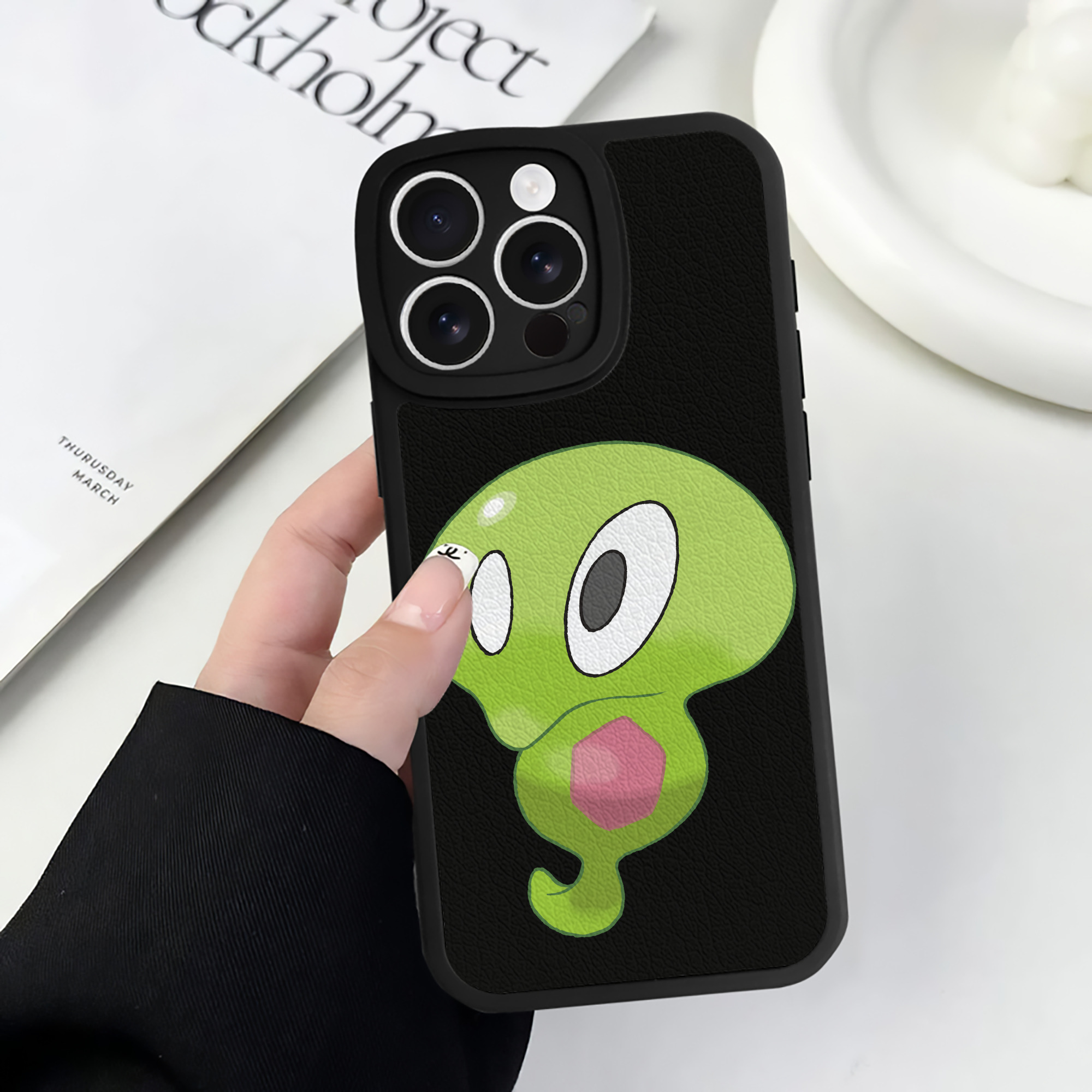（画像用） ポケットモンスター Pokémon 【iPhone 16シリーズ対応】シリコンスマホケース（レザー調） 材質：シリコン